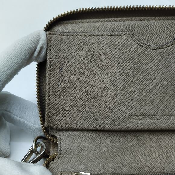 Michael Kors Taupe Gray Leather Zip Around Credit Card ID Window Wallet - Picture 16 of 16